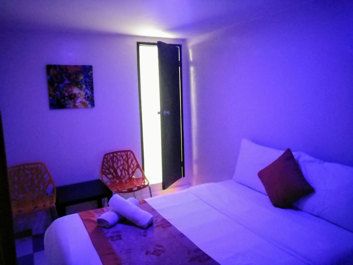 Halfway House Hostel Mactan Cebu Airport Lapu-Lapu City Exteriör bild