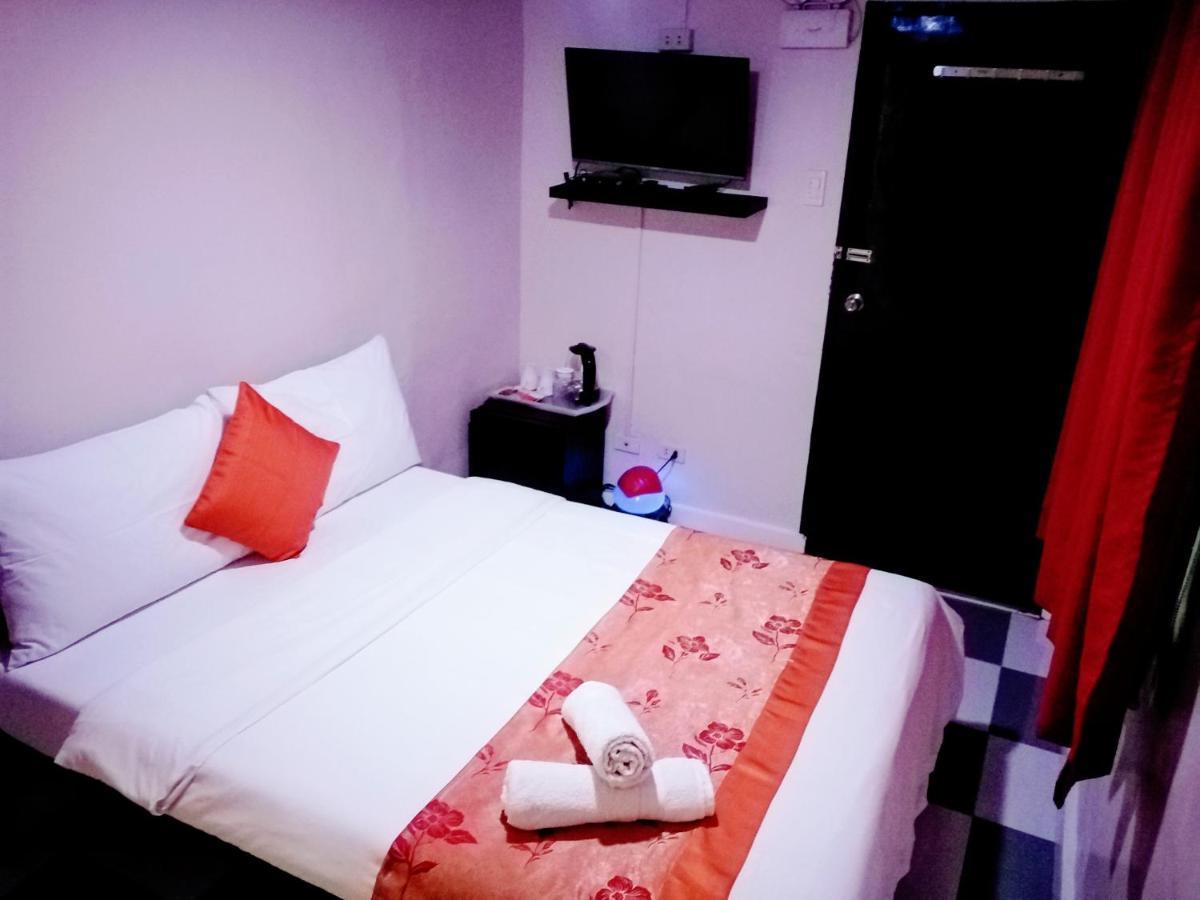 Halfway House Hostel Mactan Cebu Airport Lapu-Lapu City Exteriör bild