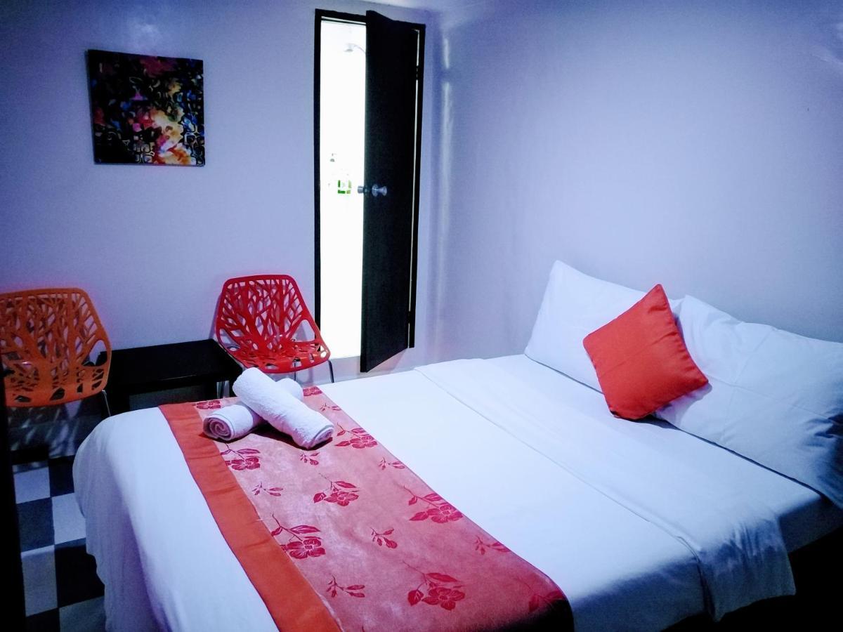 Halfway House Hostel Mactan Cebu Airport Lapu-Lapu City Exteriör bild