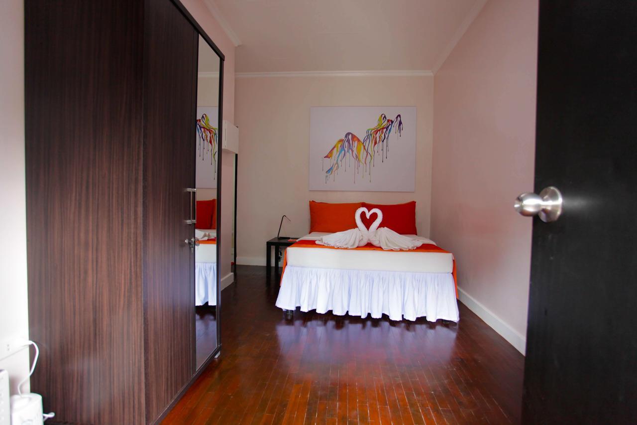 Halfway House Hostel Mactan Cebu Airport Lapu-Lapu City Exteriör bild