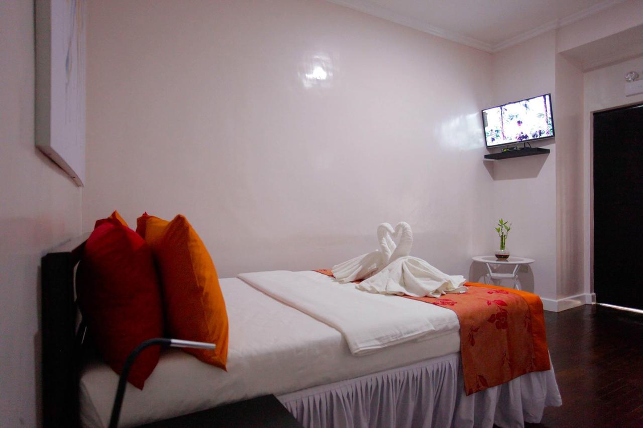 Halfway House Hostel Mactan Cebu Airport Lapu-Lapu City Exteriör bild