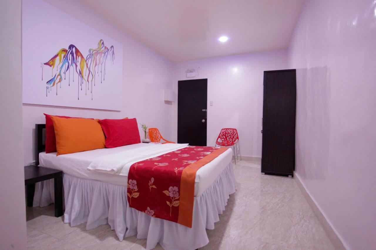 Halfway House Hostel Mactan Cebu Airport Lapu-Lapu City Exteriör bild