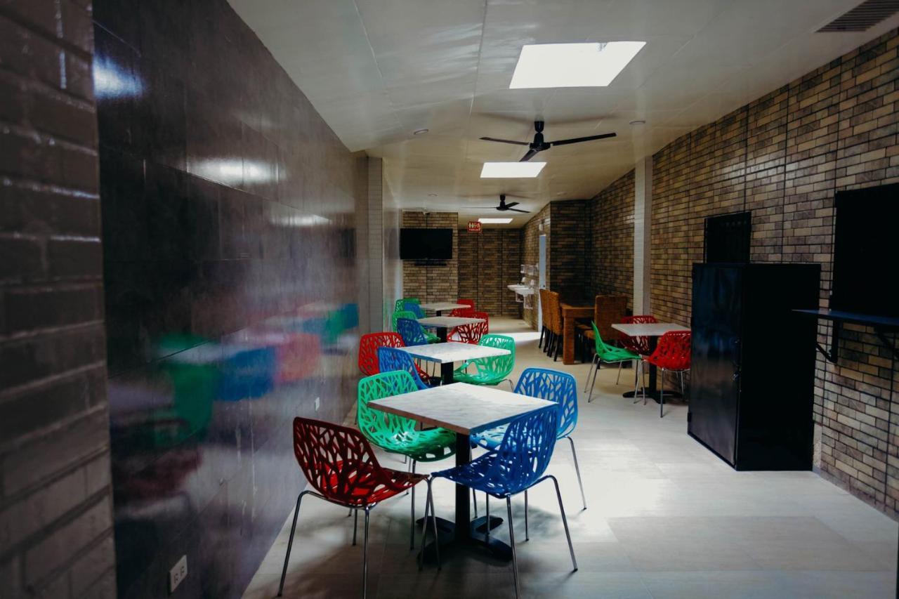 Halfway House Hostel Mactan Cebu Airport Lapu-Lapu City Exteriör bild