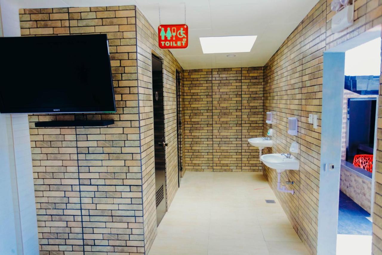 Halfway House Hostel Mactan Cebu Airport Lapu-Lapu City Exteriör bild