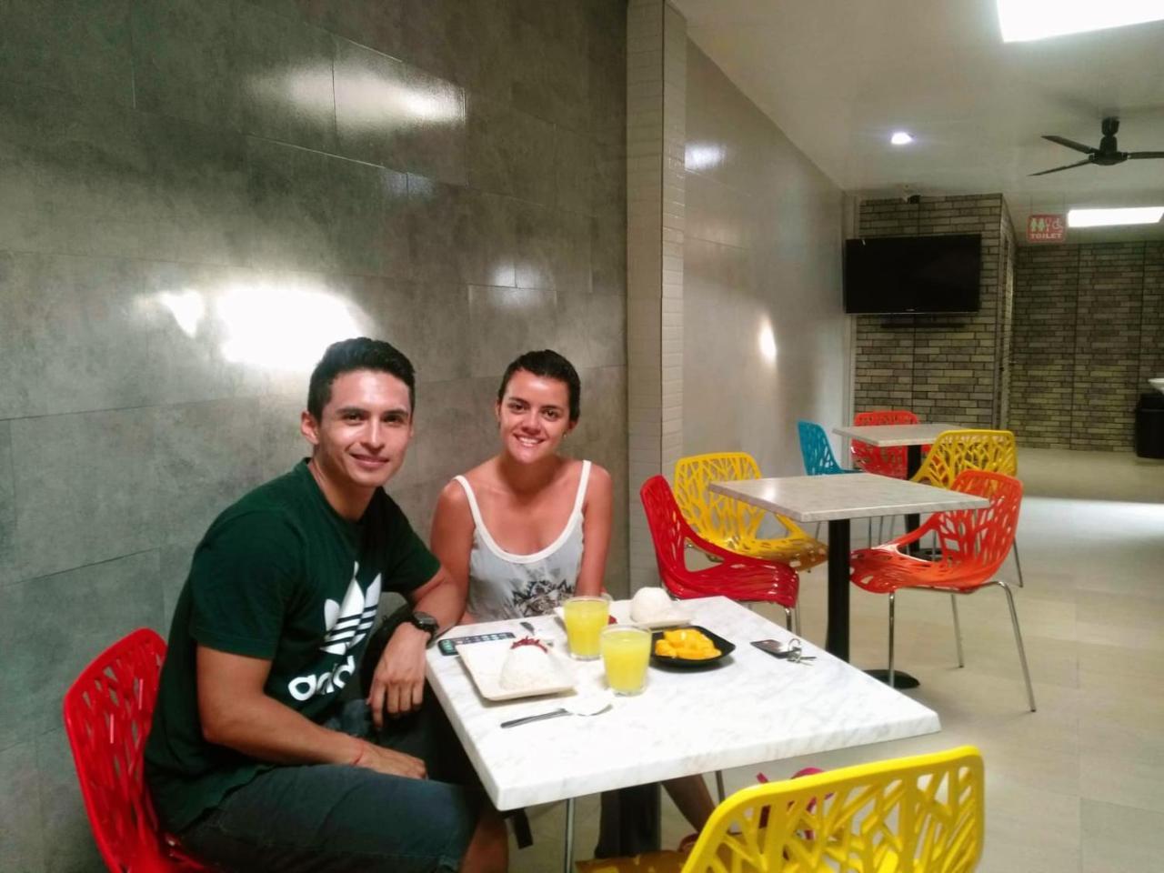 Halfway House Hostel Mactan Cebu Airport Lapu-Lapu City Exteriör bild