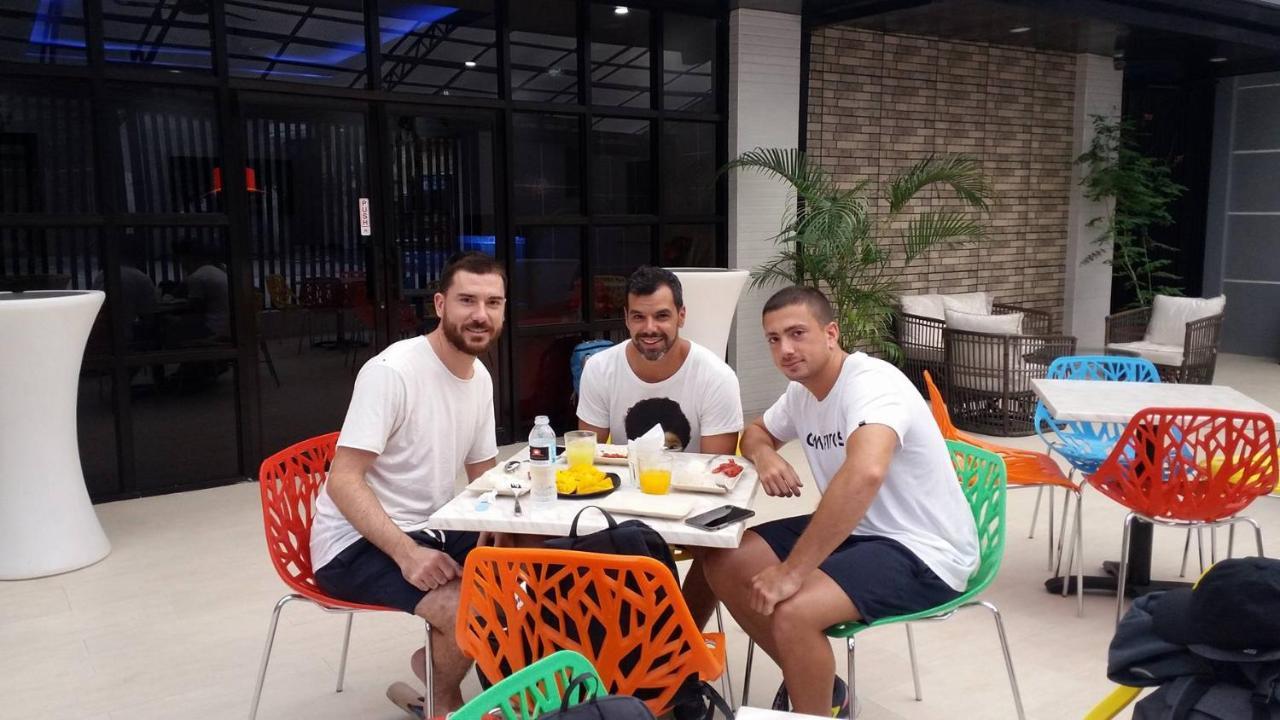 Halfway House Hostel Mactan Cebu Airport Lapu-Lapu City Exteriör bild