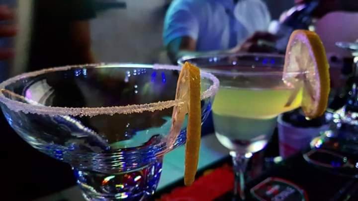 Halfway House Hostel Mactan Cebu Airport Lapu-Lapu City Exteriör bild